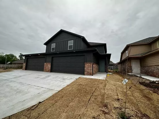 Brand New 3 Bed 2.5 Bath 2 Car Garage Apartment for rent in Yukon, OK