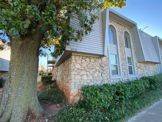 2 Bed/2 Bath Condo On Nw Expressway And Wilshire!!! Close To Shopping Apartment for rent in Warr Acres, OK