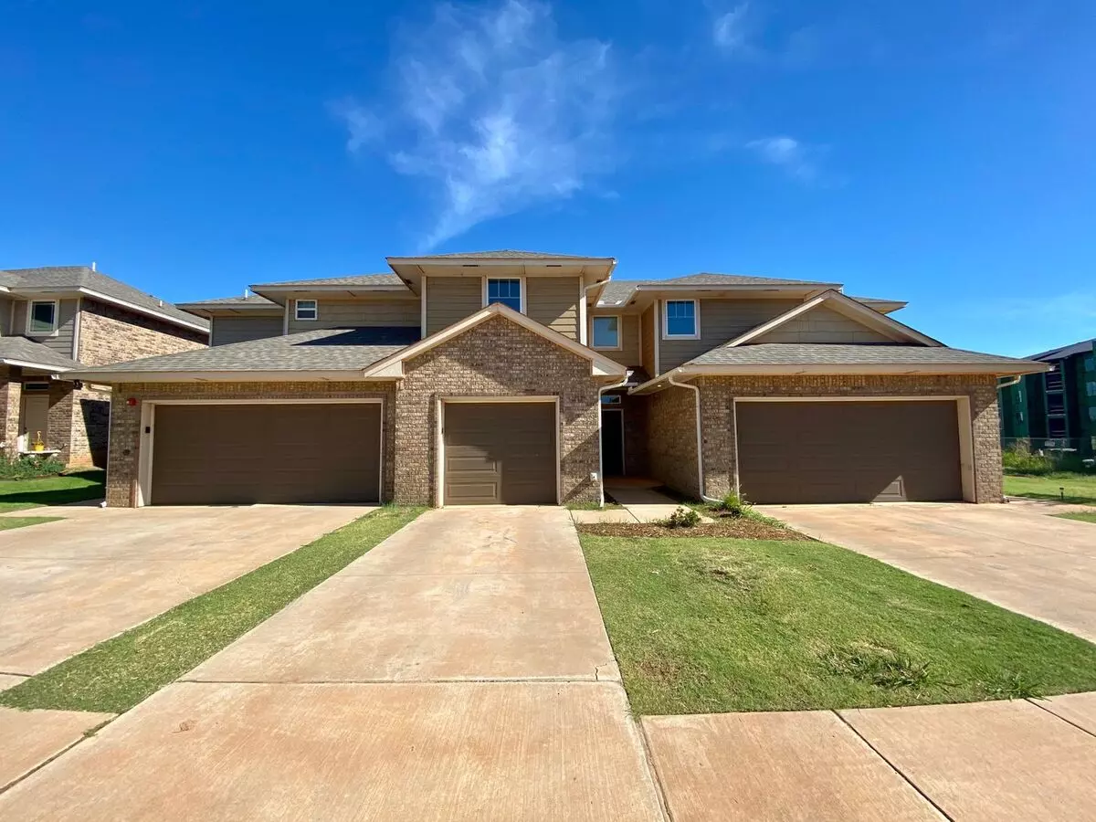 3 Bed 2.5 Bath 1 Car Garage Townhome In Moore With Storm Shelter House for rent in Moore, OK