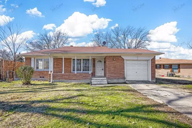 Charming 3-bed, 2-bath Home With Adorable Porch & Spacious Backyard In Garland! Apartment for rent in Garland, TX Charming 3-bed, 2-bath Home With Adorable Porch & Spacious Backyard In Garland! Apartment for rent in Garland, TX