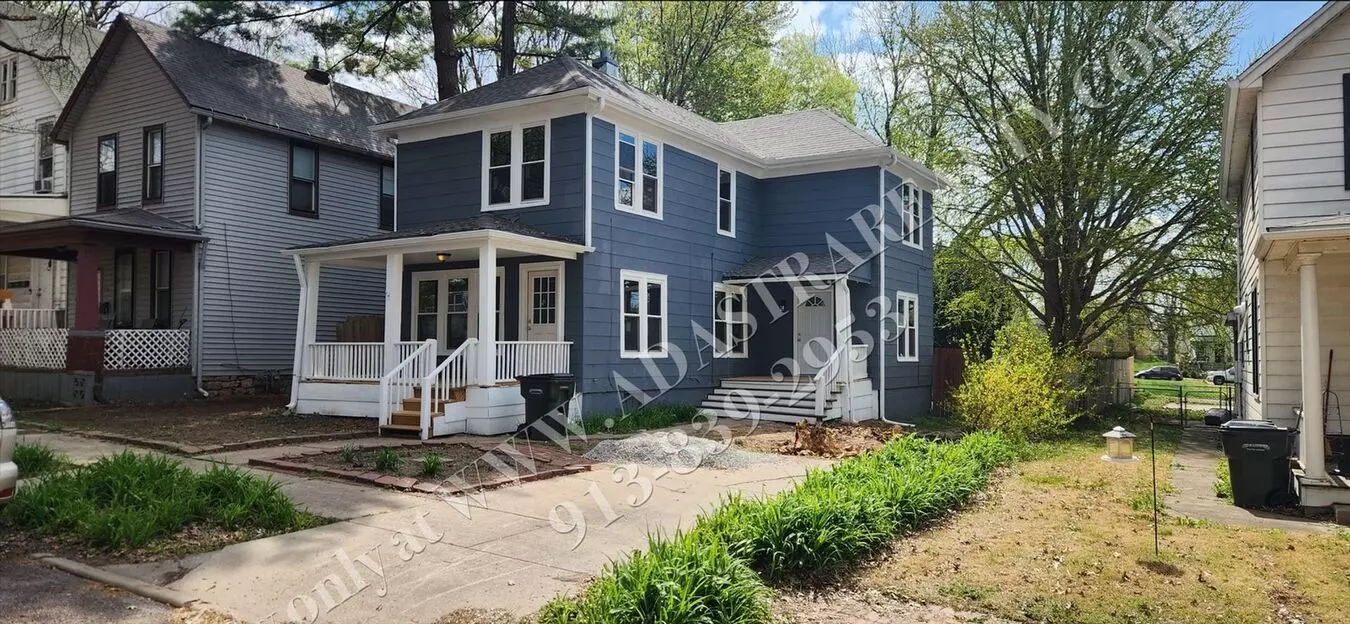 Move In Special!! Large 2-story 4 Bed 1.5 Bath Home In Leavenworth-available Now!! Move In Special $300 Off 2nd Month's Rent With July 15th Or Sooner Move In!!! House for rent in Leavenworth, KS