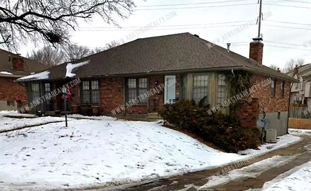 Amazing South Kcmo Duplex In Raytown School District-available Now!! Apartment for rent in Kansas City, MO