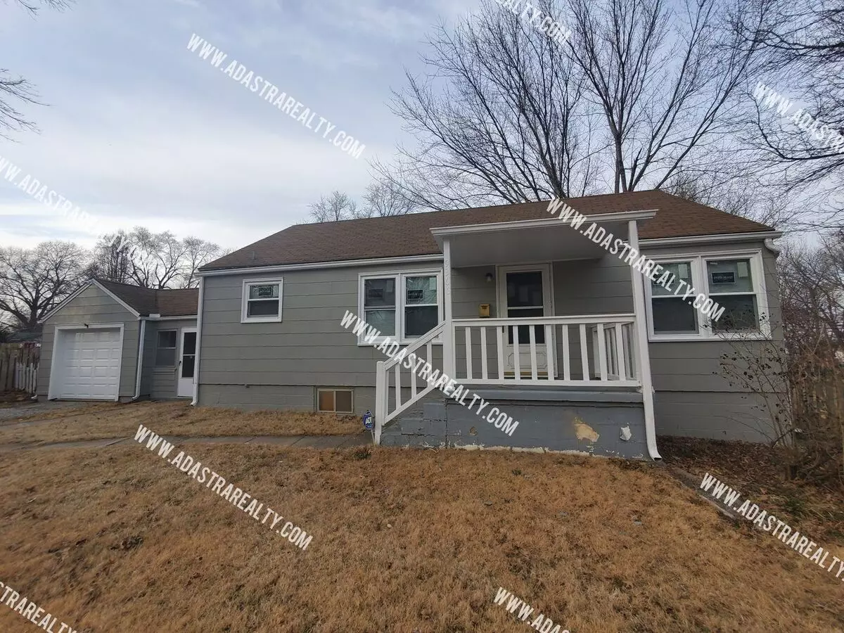 Spacious Raytown Home-available Now!! House for rent in Raytown, MO