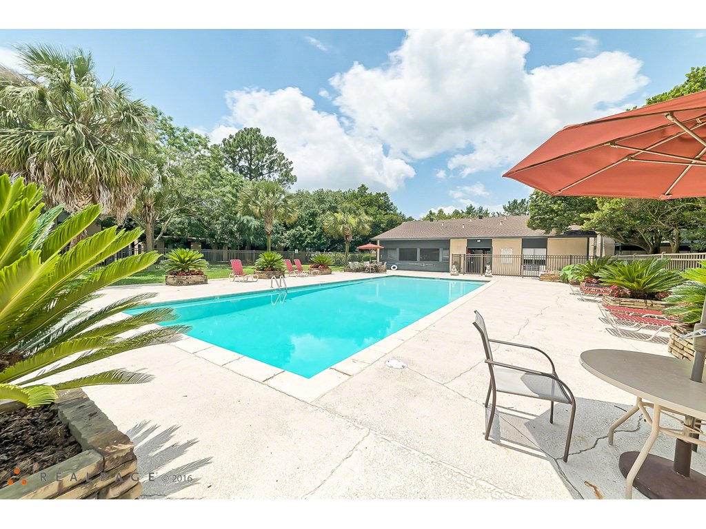 Teakwood Apartments 515 Gardere Lane Baton Rouge, LA