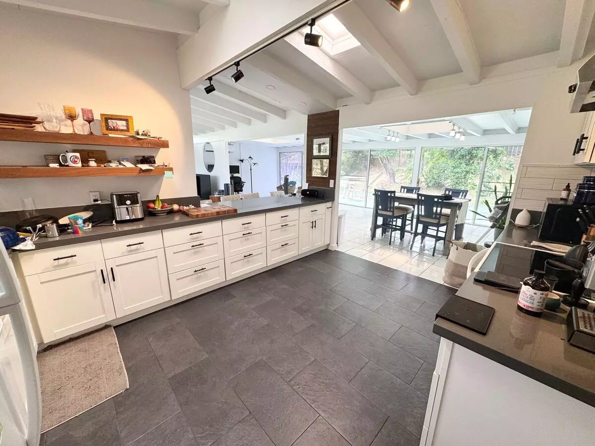 2 Bed, 1 Bath In Highly Desirable Kailua Neighborhood Near The Beach! House for rent in Kailua, HI
