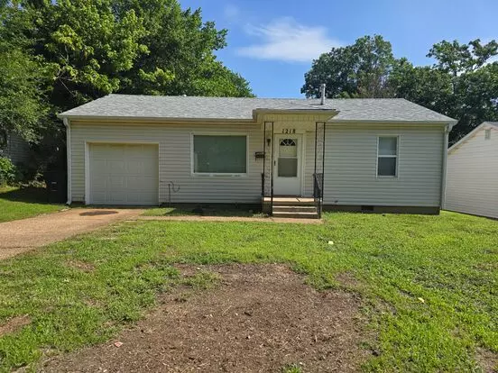 Cute 2 Bed 1 Bath House With 1 Car Garage Apartment for rent in Shawnee, OK
