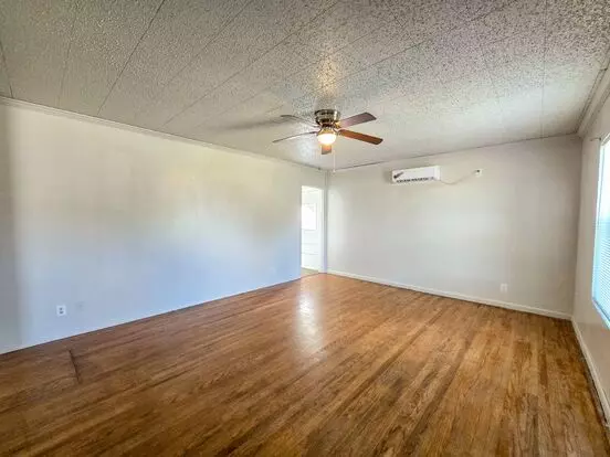 Cute 2 Bedroom & 1 Bath Home In Shawnee! Apartment for rent in Shawnee, OK
