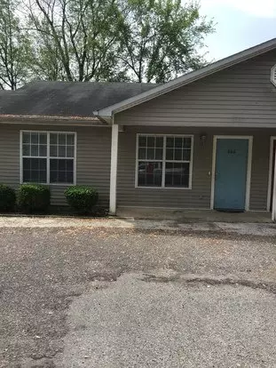 806 N McLemore Apartment for rent in Brownsville, TN