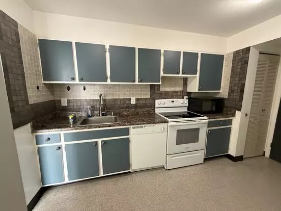 Linden Street Apartment Great Location ,includes Everything But Electric Apartment for rent in Scranton, PA