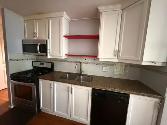 2 Bedroom, 1.5 Bath, Pet Friendly Gas Heat Outside Porch Apartment for rent in Scranton, PA