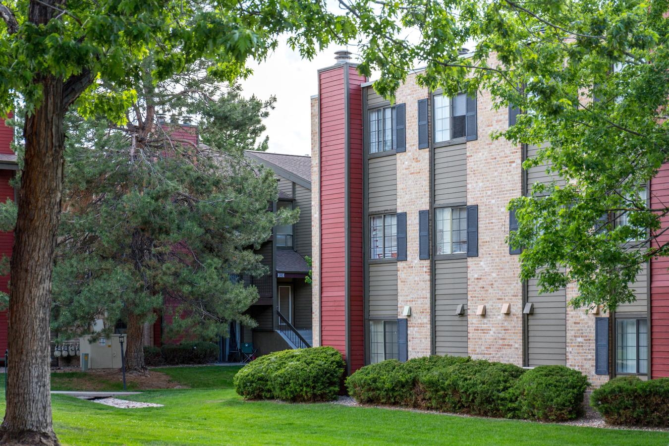 Pembrooke On The Green Apartments Denver, CO