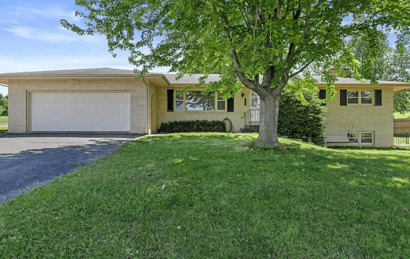 3 Bed 2.5 Bath + Den House in Waunakee Wi House for rent in Waunakee, WI