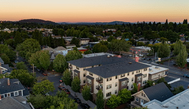 The Daveneaux Apartment for rent in Portland, OR