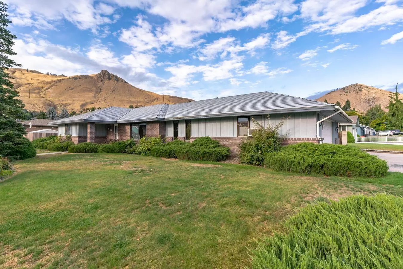 Single Floor Home! 3 Bedroom, 3 Bathrooms - Rv/boat Parking House for rent in Wenatchee, WA