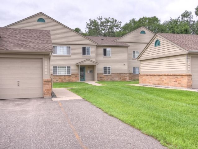 Somerset Oaks Apartments and Townhomes, St Louis Park