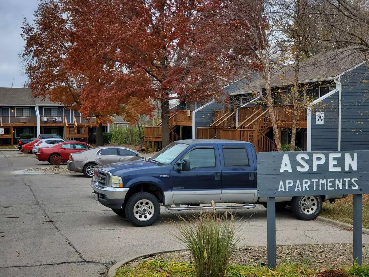 1708-1712 W 5Th St Apartment for rent in Lawrence, KS