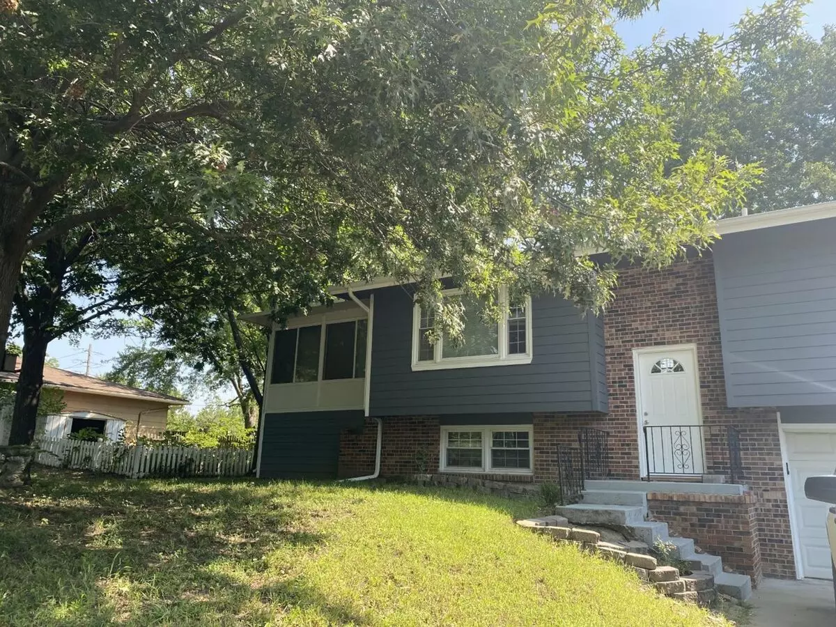 SUBLEASE - HUGE 3 bedroom house in EUDORA House for rent in Eudora, KS