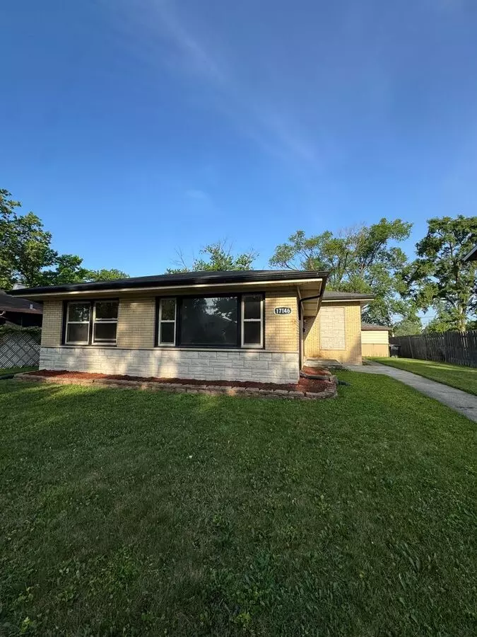 Beautiful 3-bedroom House For Rent Available Now!! House for rent in Lansing, IL