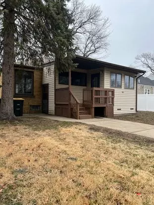 3 Bedroom 2 Bathroom House In Lansing !!!! A Must See! Apartment for rent in Lansing, IL