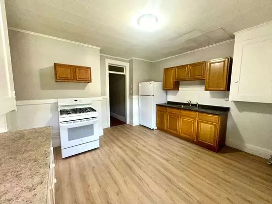 585-589 Pleasant St Apartment for rent in Holyoke, MA