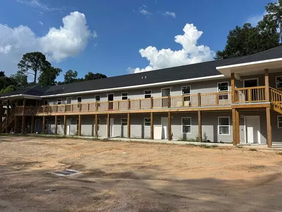 Affordable Living With Comfort & Convenience - Welcome To Vineyard Village Apartment for rent in Crestview, FL