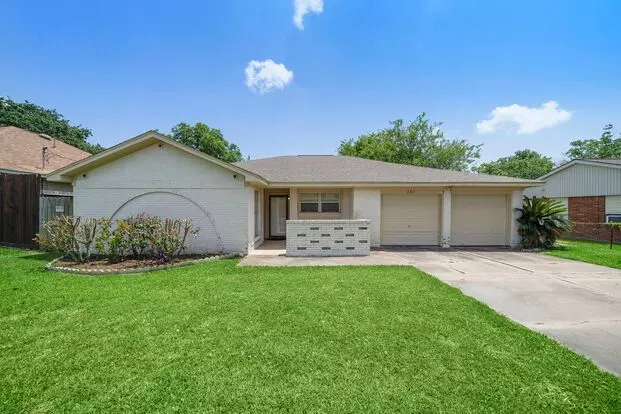 Spacious 4-bedroom, 2-bath Home In Texas City! Apartment for rent in Texas City, TX