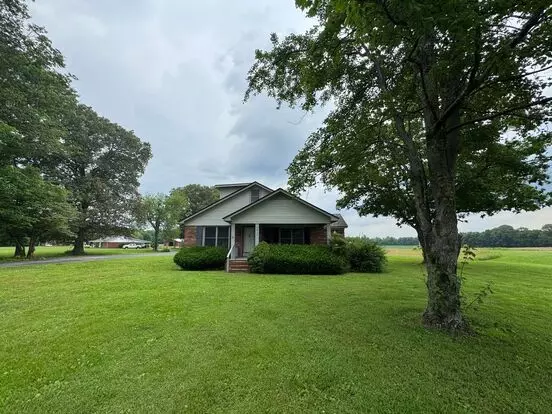 Prime Location! 3 Bed Home On Highway To Martin! Apartment for rent in Dresden, TN