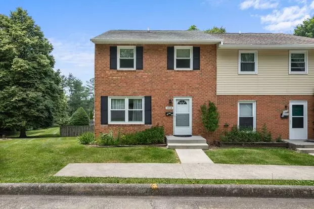 3 To 4 Bed/3 1/2 Bath. Pet Friendly. Reserved Parking Apartment for rent in Blacksburg, VA 3 To 4 Bed/3 1/2 Bath. Pet Friendly. Reserved Parking Apartment for rent in Blacksburg, VA