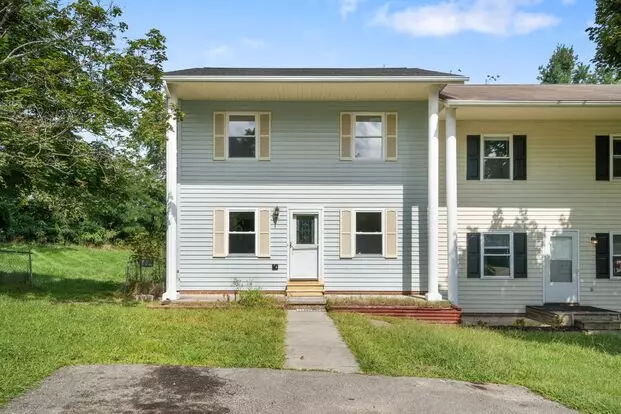 3 Bed/ 2 1/2 Bath Pet Friendly Fenced Yard Apartment for rent in Christiansburg, VA