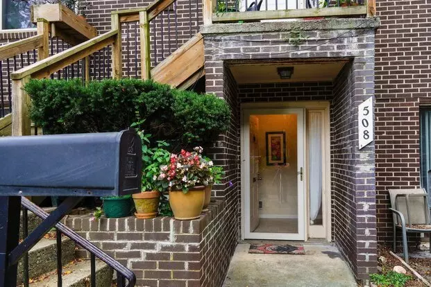 3 Bed/2 Bath Townhouse. On Bus Route To Campus. Parking. Apartment for rent in Blacksburg, VA