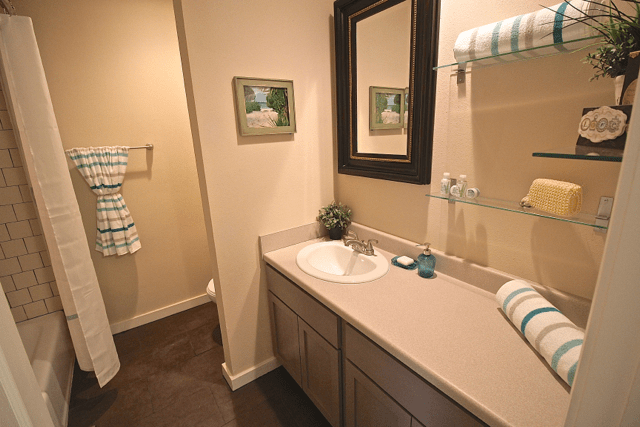 2 Bedrooms 1 Bathroom Apartment for rent at Warwick Gardens | Renovated with Serene Courtyard in Kansas City, MO