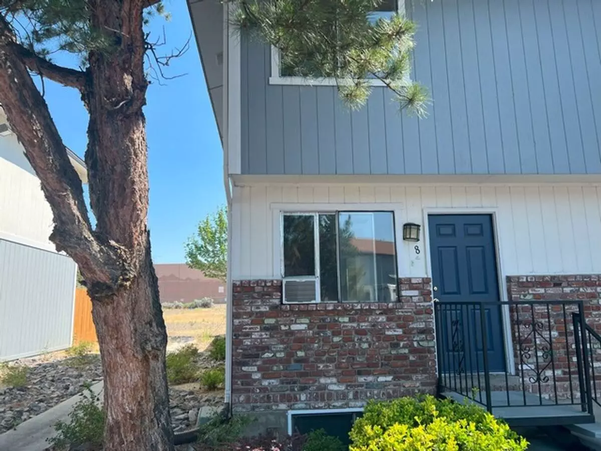 <b>three Bedroom Two And Half Bathroom Tri Level Reno Townhome<br><br> House for rent in Reno, NV