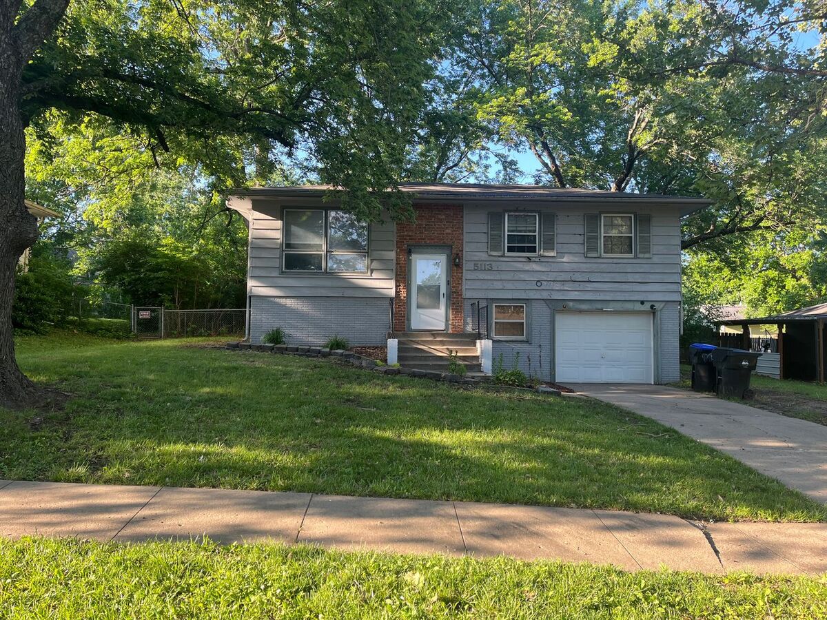 3 Bedroom 1 Full Bath Home With Living Room &... Apartments Topeka, KS