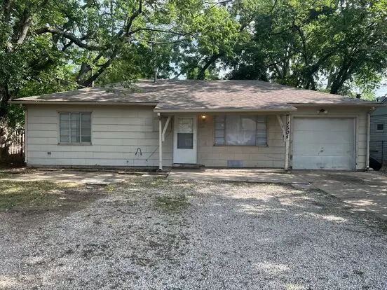 1504 SW 37th St Apartment for rent in Topeka, KS