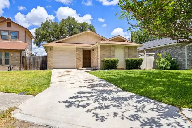 Charming 2-bedroom Home In Kirby, Texas: Your Cozy Retreat Awaits! Apartment for rent in Krby, TX