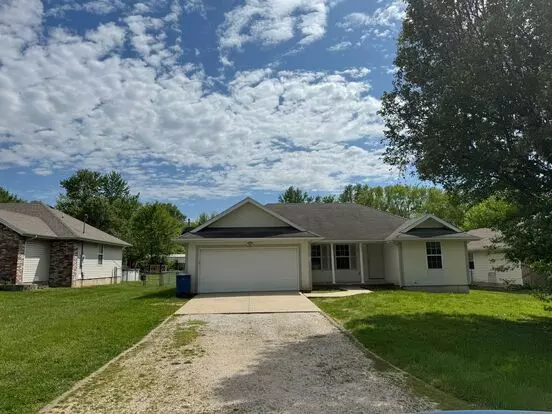 206 W Nixon Apartment for rent in Strafford, MO