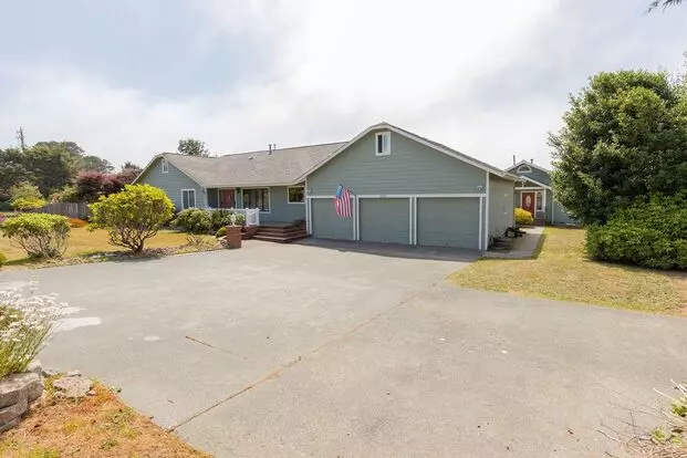 Fully Furnished Studio Near Hammond Trail In Mckinleyville! Apartment for rent in Mckinleyville, CA