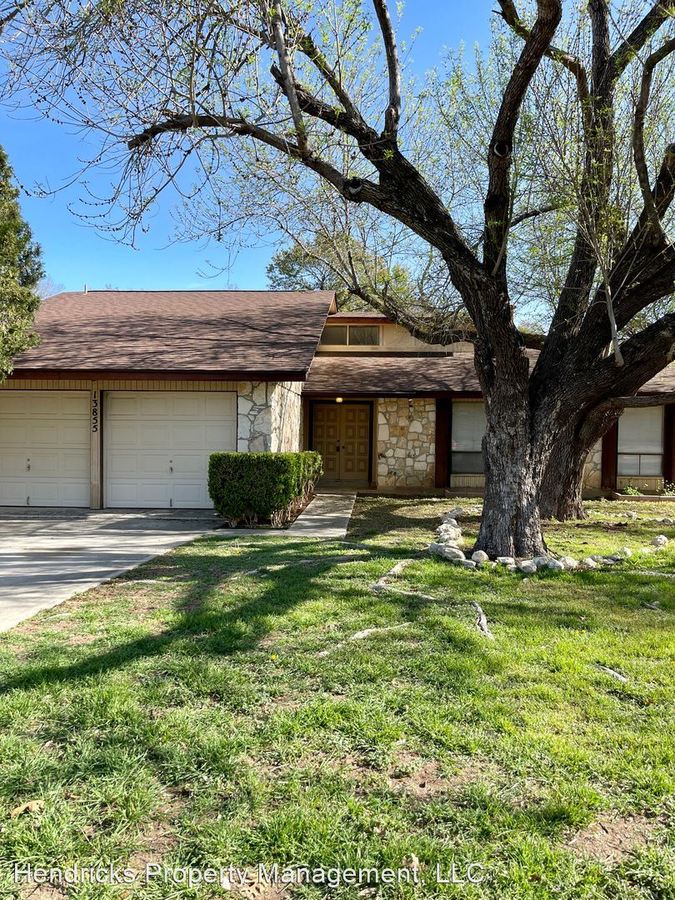 13855 Brook Holw San Antonio, TX House for Rent Rentable