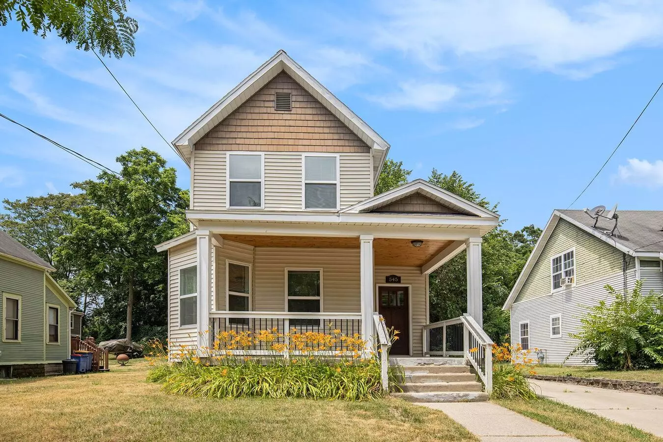 4 Bedroom, 2 Bath Home Near Uptown Gr! Available July 2025- Includes Washer And Dryer! House for rent in Grand Rapids, MI