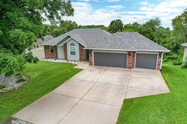 Luxury Coming Soon! 4-bedroom, 3-bath Home With Walk-out Basement & 3-car Garage Apartment for rent in Springfield, MO