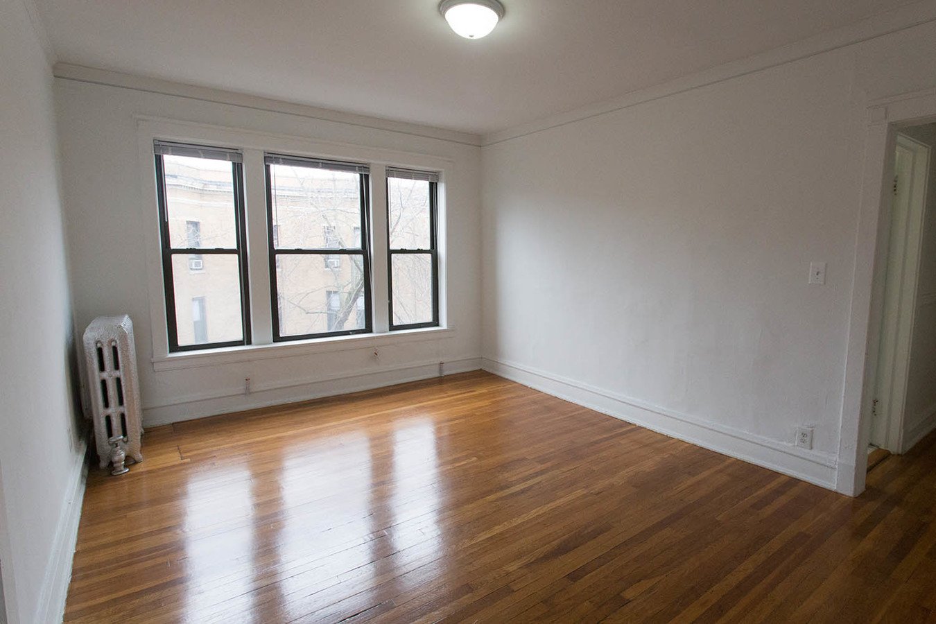 4 Bedrooms 1 Bathroom Apartment for rent at 5339-5345 S. Woodlawn Avenue in Chicago, IL