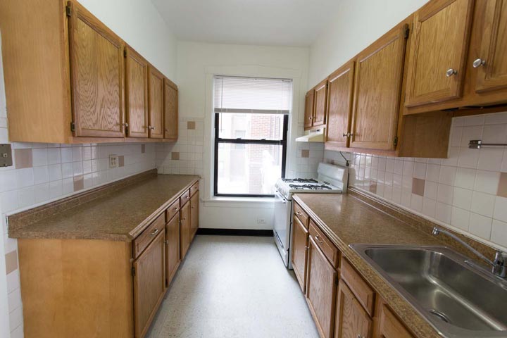 3 Bedrooms 1 Bathroom Apartment for rent at 1101 E. Hyde Park Boulevard in Chicago, IL