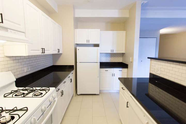 3 Bedrooms 1 Bathroom Apartment for rent at Windermere House in Chicago, IL