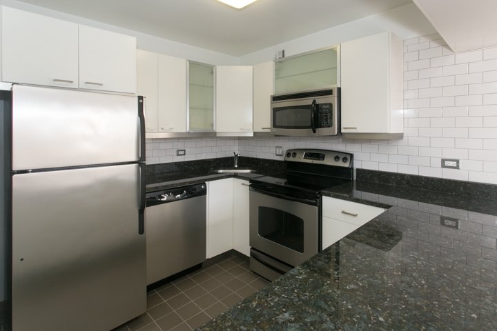 1 Bedroom 1 Bathroom Apartment for rent at Algonquin Apartments in Chicago, IL