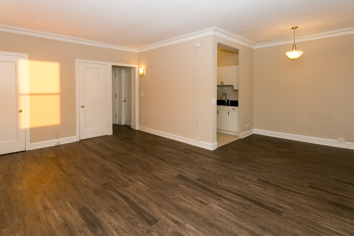 Studio 1 Bathroom Apartment for rent at Windermere House in Chicago, IL