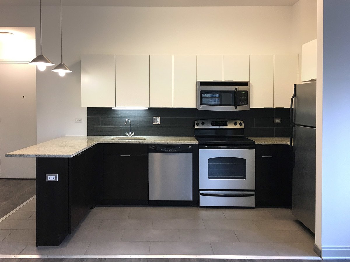 2 Bedrooms 1 Bathroom Apartment for rent at The Del Prado in Chicago, IL