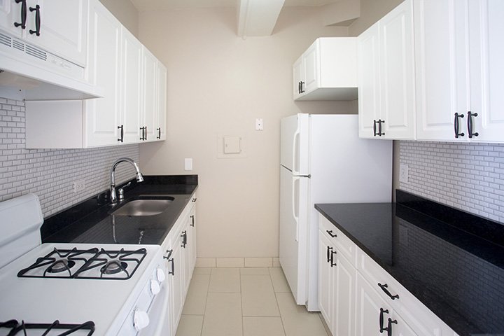 Studio 1 Bathroom Apartment for rent at Windermere House in Chicago, IL