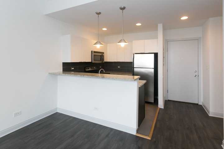 Studio 1 Bathroom Apartment for rent at The Del Prado in Chicago, IL