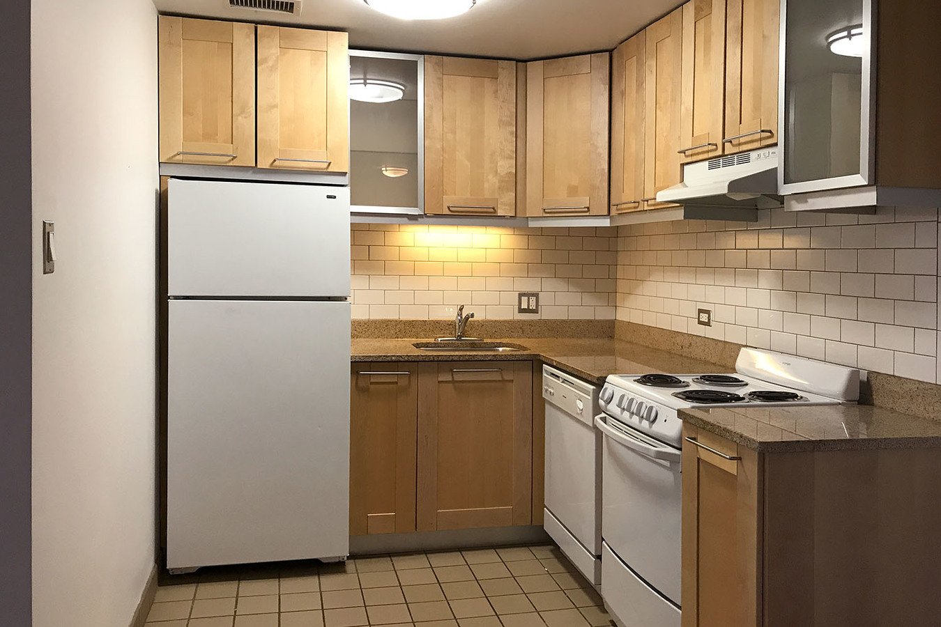 2 Bedrooms 1 Bathroom Apartment for rent at The Blackwood in Chicago, IL