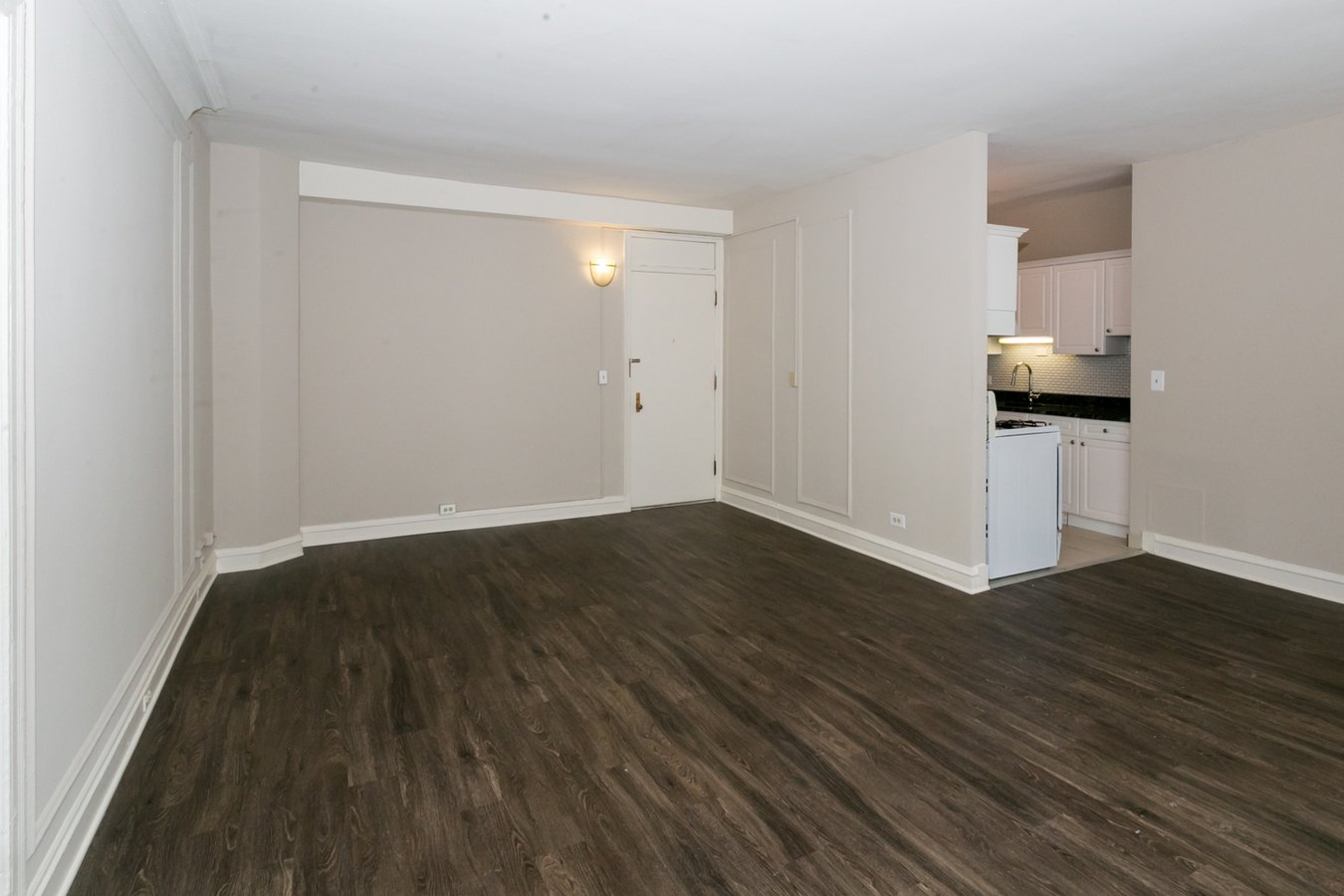 1 Bedroom 1 Bathroom Apartment for rent at Windermere House in Chicago, IL